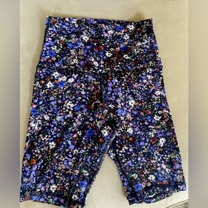 Lululemon biker shorts Align 6” size 2 flower print